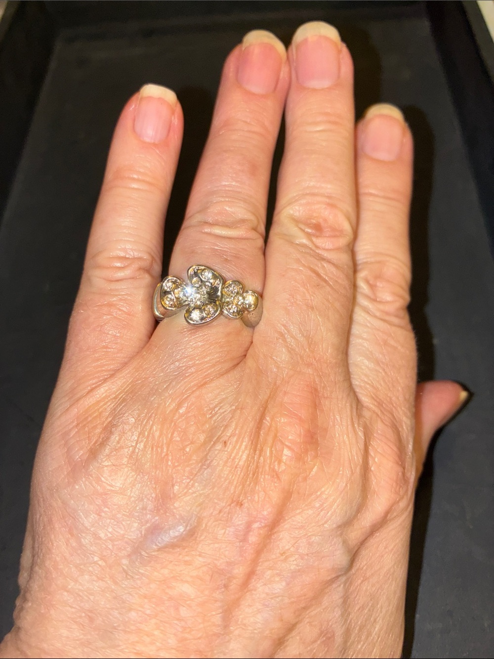 Sparkling Flower Cluster Stretch Ring